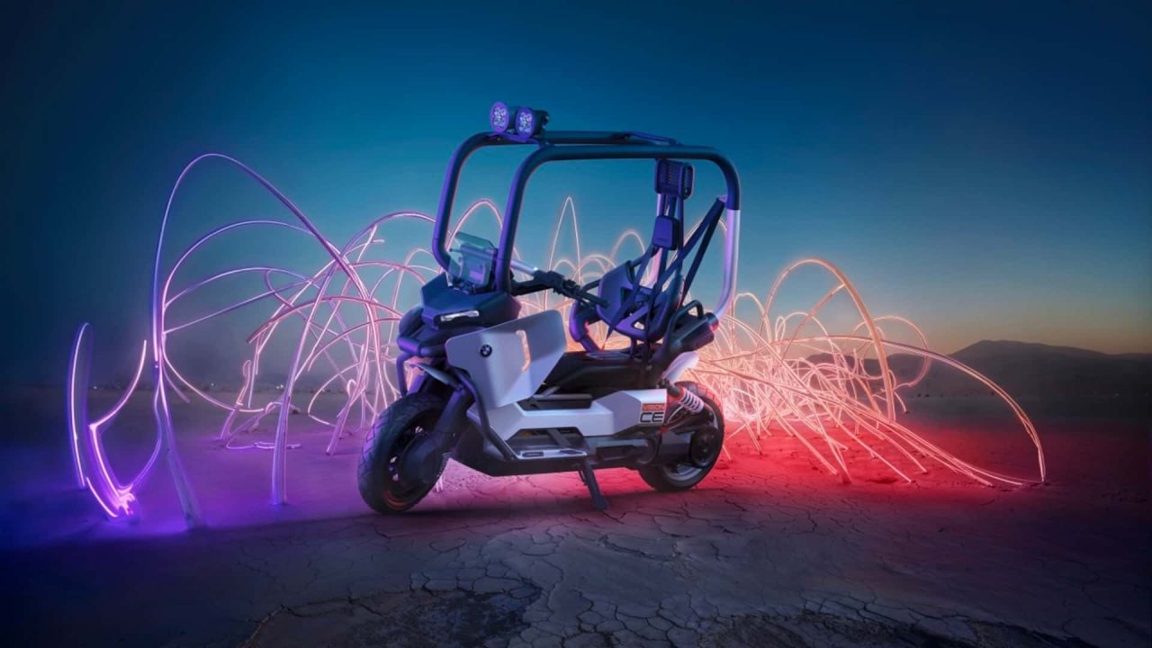 BMW revela Vision CE, scooter futurista que dispensa capacete