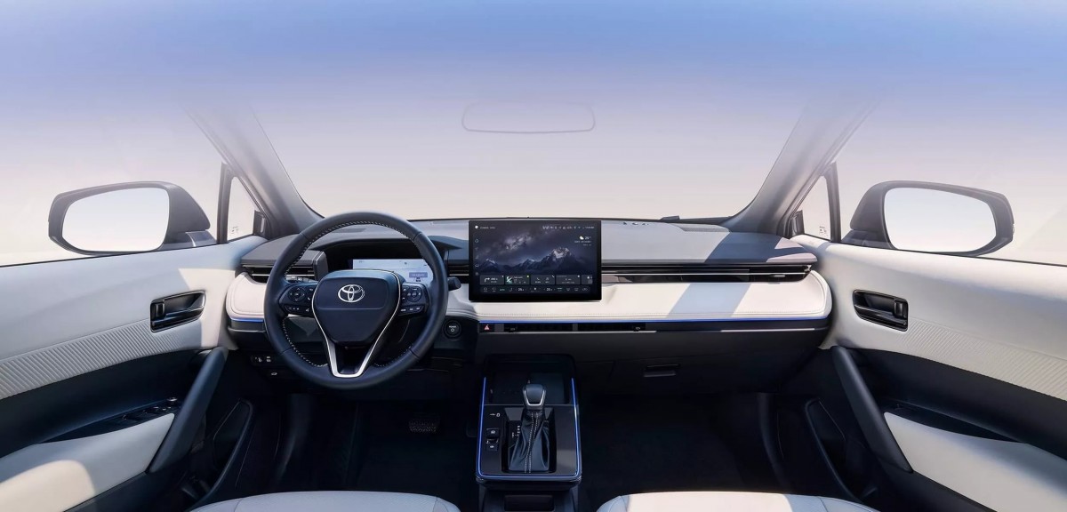 Toyota lança Corolla Cross chinês com frente inédita e tela gigante de 13"