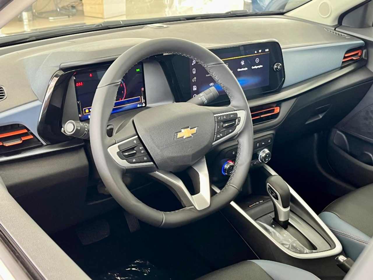 Chevrolet Onix Plus AT Turbo para PcD tem desconto de R$ 28.800 em setembro