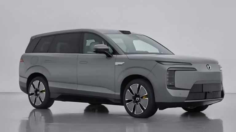 Prestes a estrear no Brasil, divisão de luxo da BYD apresenta interior do Denza N8L