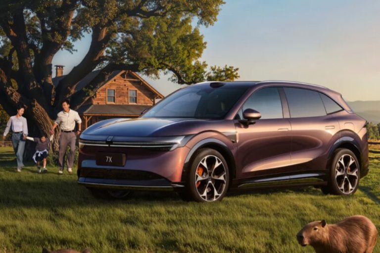 Zeekr 7X EV mal chega ao Brasil e já recebe atualização na China