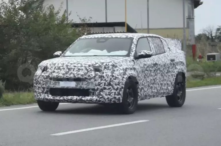 Novo Fiat Fastback é visto em testes na Europa com base do Panda