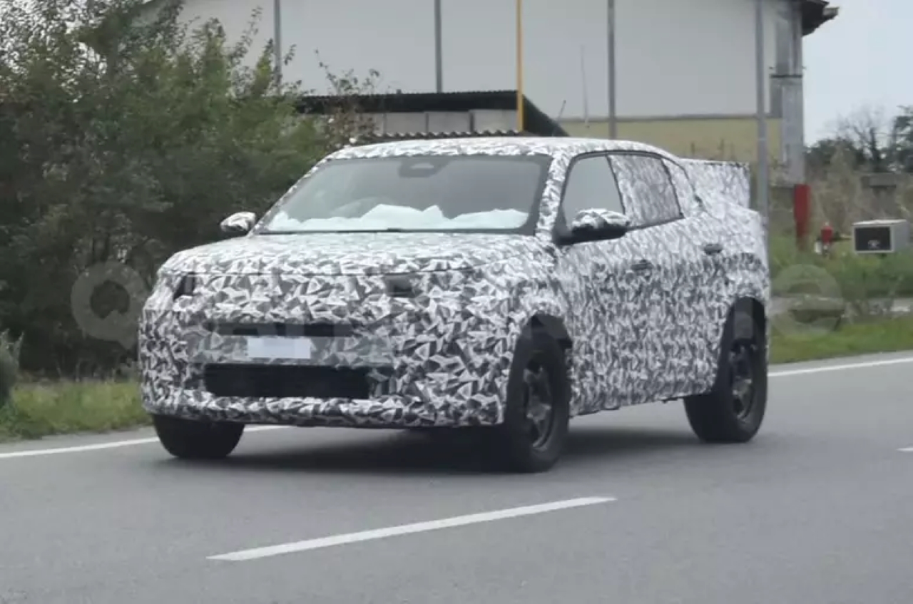 Novo Fiat Fastback é visto em testes na Europa com base do Panda