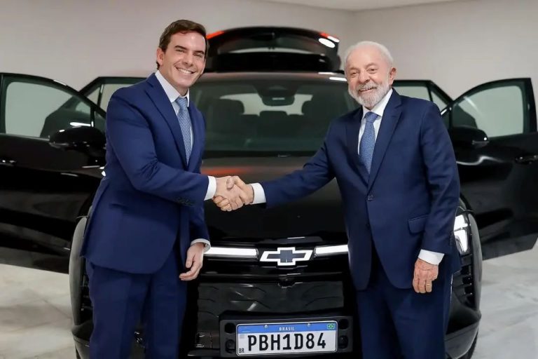 Presidência recebe carros elétricos e carregadores da GM e WEG
