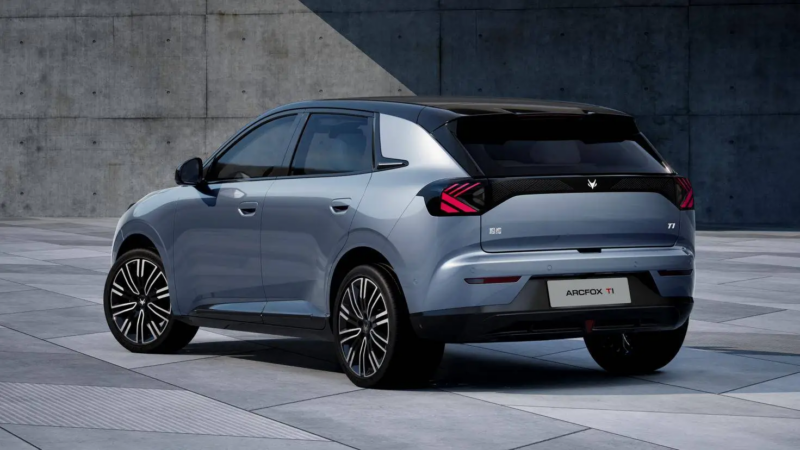 BYD Dolphin ganha concorrente de peso com o Arcfox T1 que custa R$ 47 mil