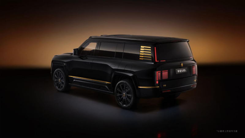 BYD lançará Yangwang U8L com 3,6 toneladas e logotipo em ouro 24K