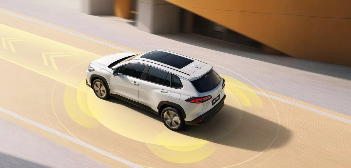 Toyota lança Corolla Cross chinês com frente inédita e tela gigante de 13"