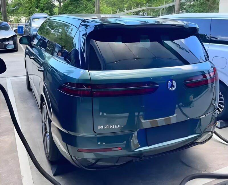 Prestes a estrear no Brasil, divisão de luxo da BYD apresenta interior do Denza N8L