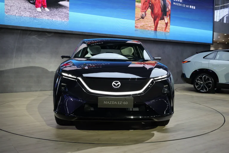 Mazda apresenta oficialmente o SUV elétrico EZ-60 na China
