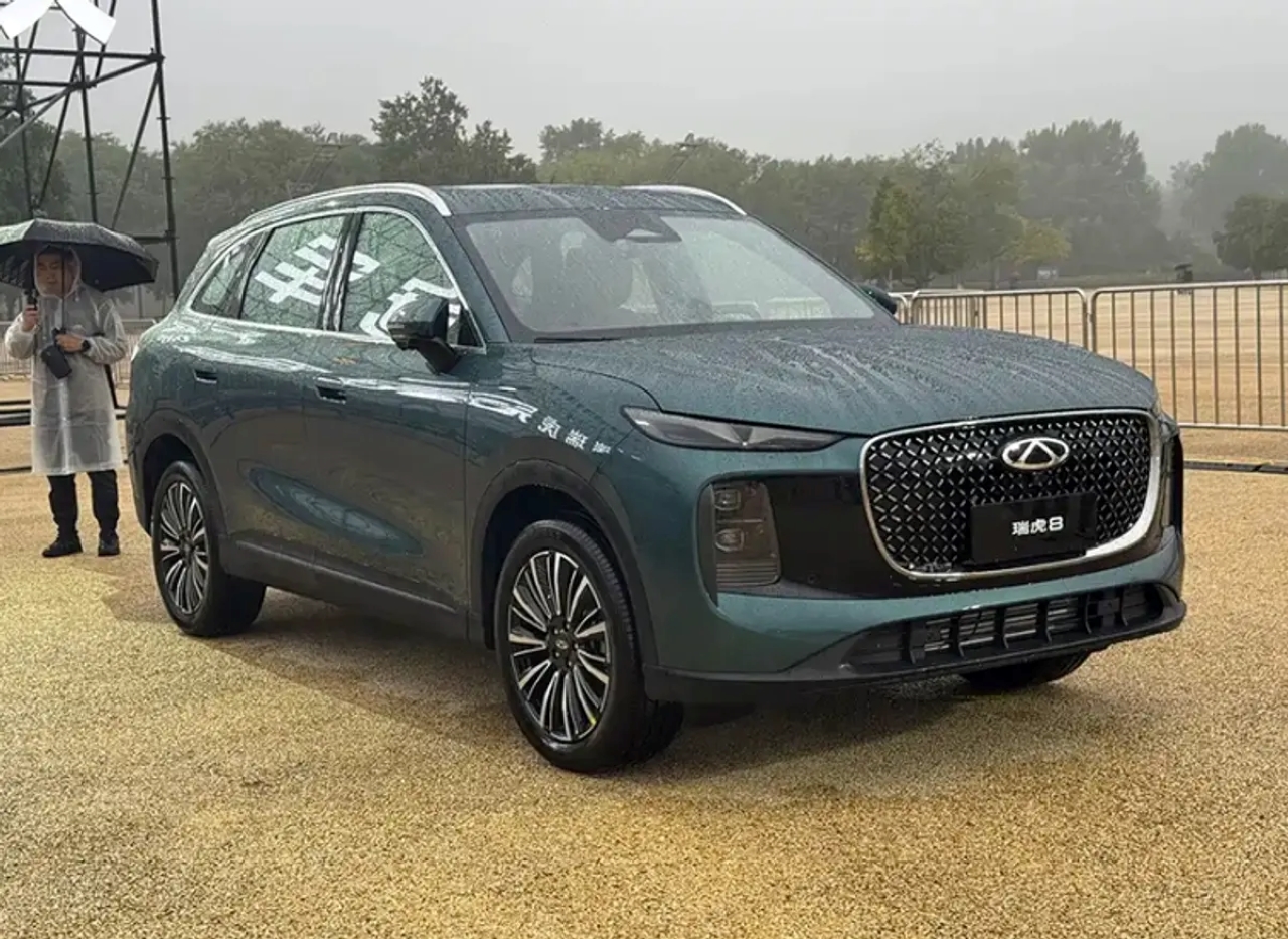 Chery Tiggo 8 ganha nova geração com mais espaço e design repaginado
