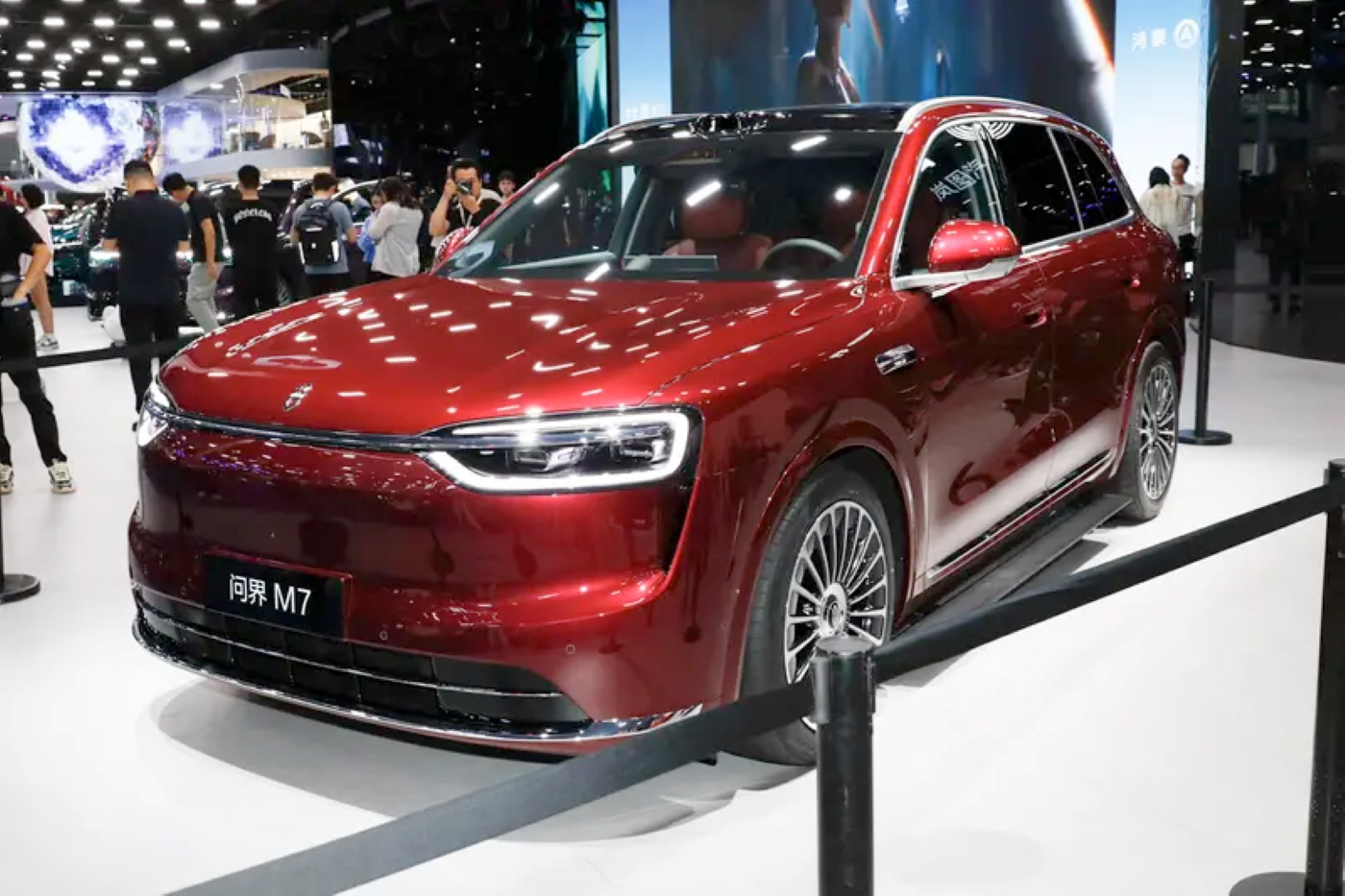 Aito M7 começa pré-vendas na China com autonomia elétrica de 700 km