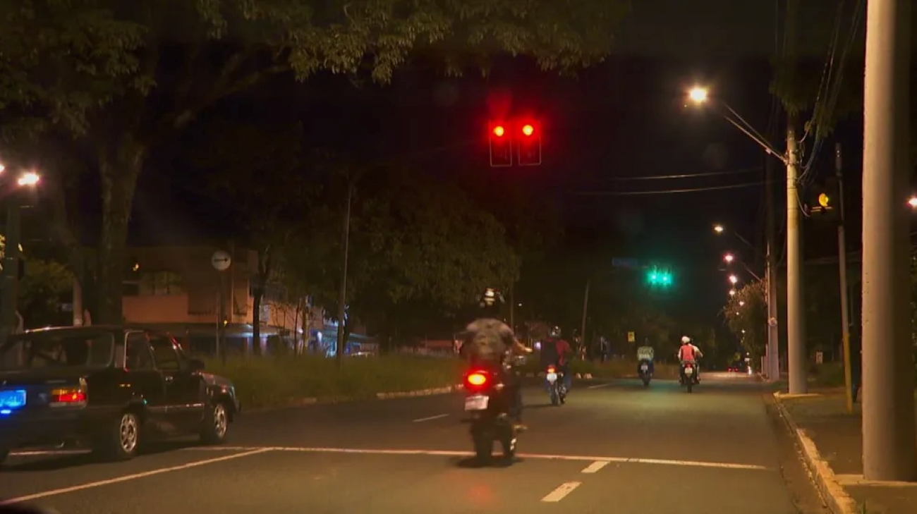 Maceió autoriza avanço em sinal vermelho durante a madrugada