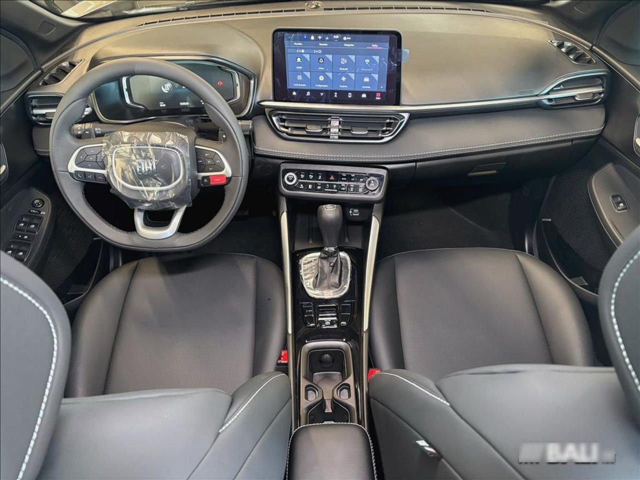 Comparativo: Novo Nissan Kicks Advance ou Fiat Fastback Impetus Hybrid?