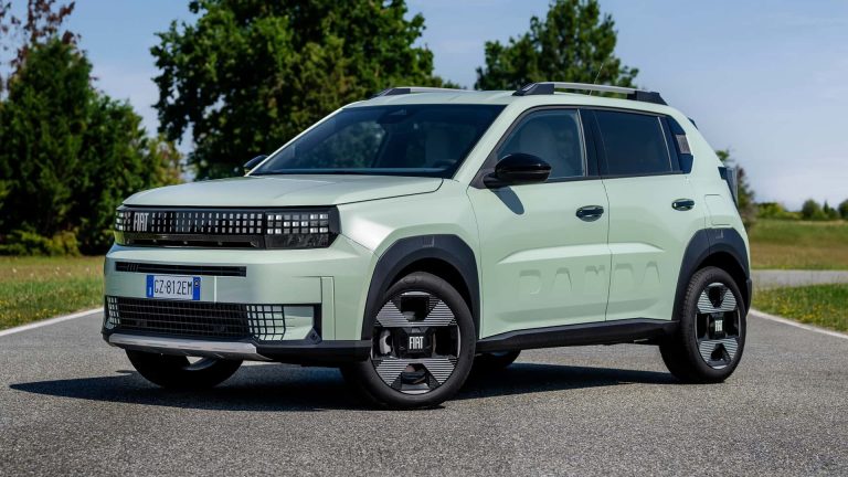 Novo Fiat Argo é registrado no Brasil com visual inspirado no Grande Panda