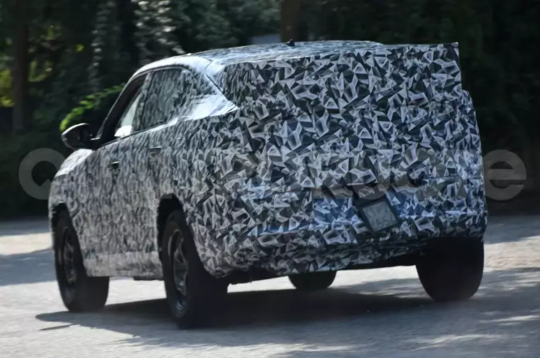 Novo Fiat Fastback é visto em testes na Europa com base do Panda