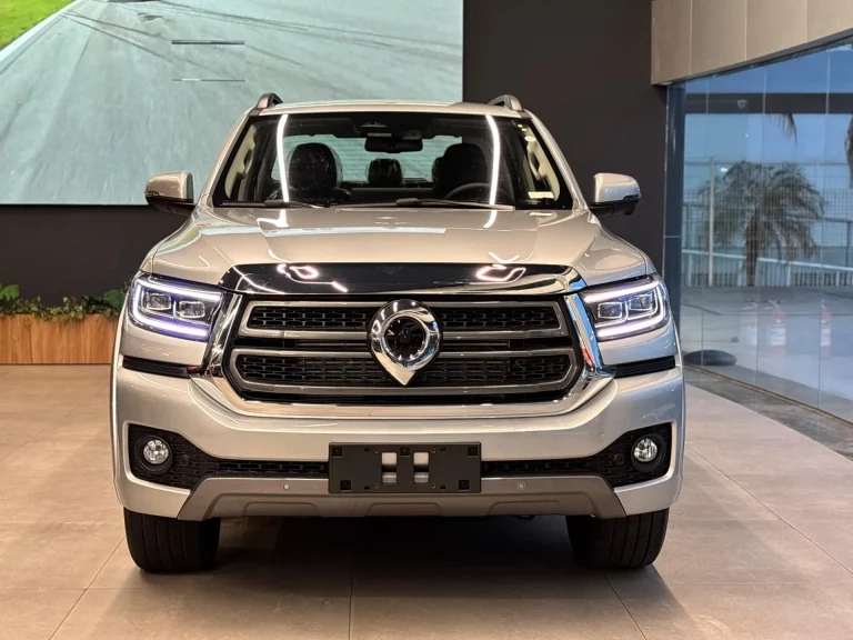 Poer P30 marca estratégia diferente da GWM frente à BYD Shark