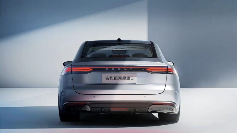 Geely lança Starshine 6 EM-i com 125 km de autonomia elétrica