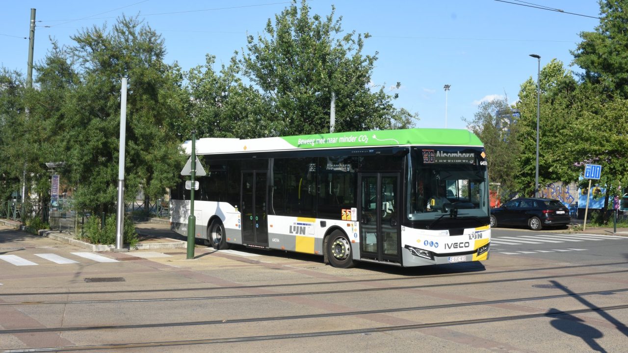 Mundo já tem 635 mil ônibus elétricos; Brasil ainda engatinha