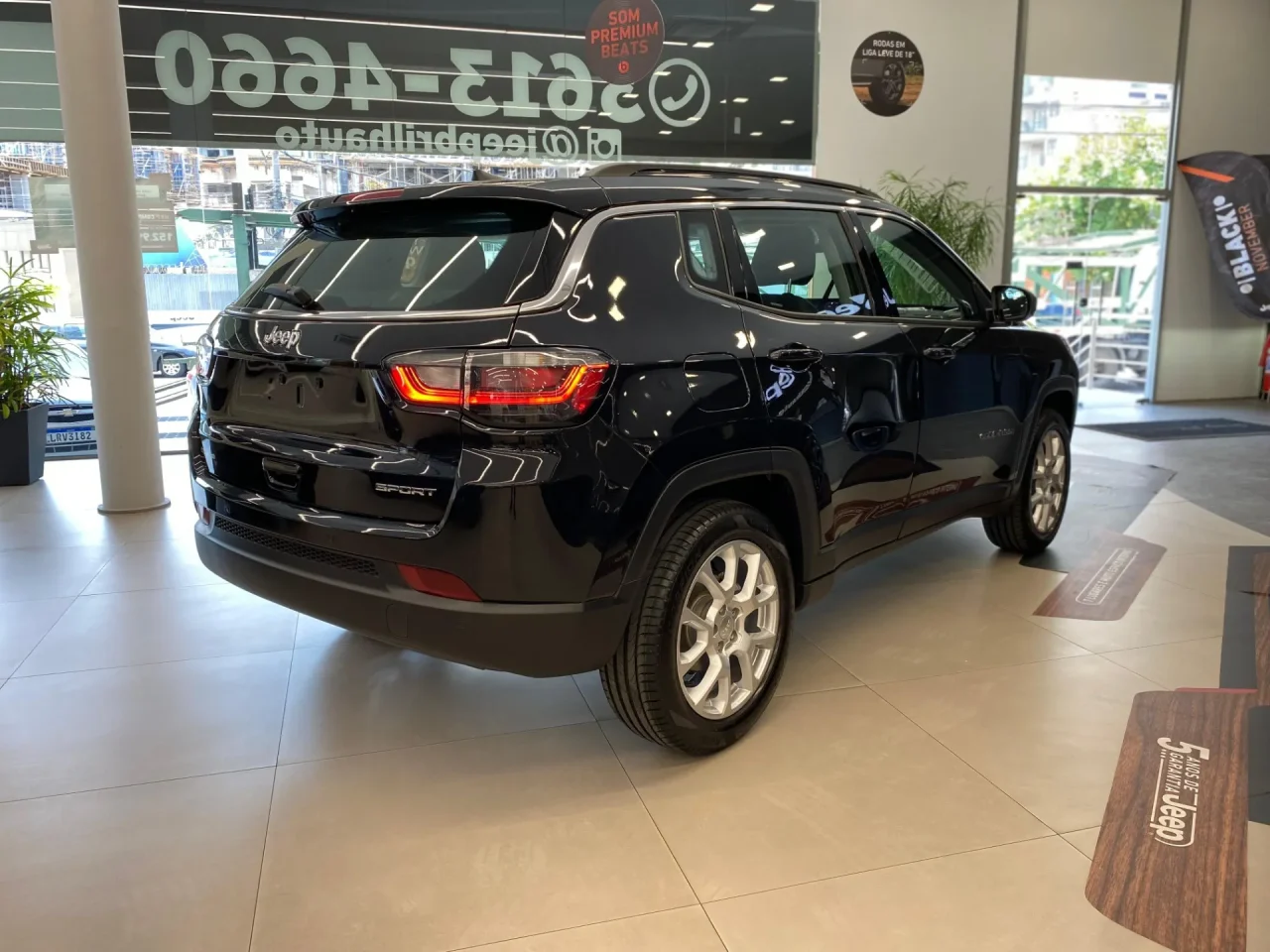 Com desconto de R$ 32.438, Jeep Compass Sport custa menos que Tiggo 7 Sport