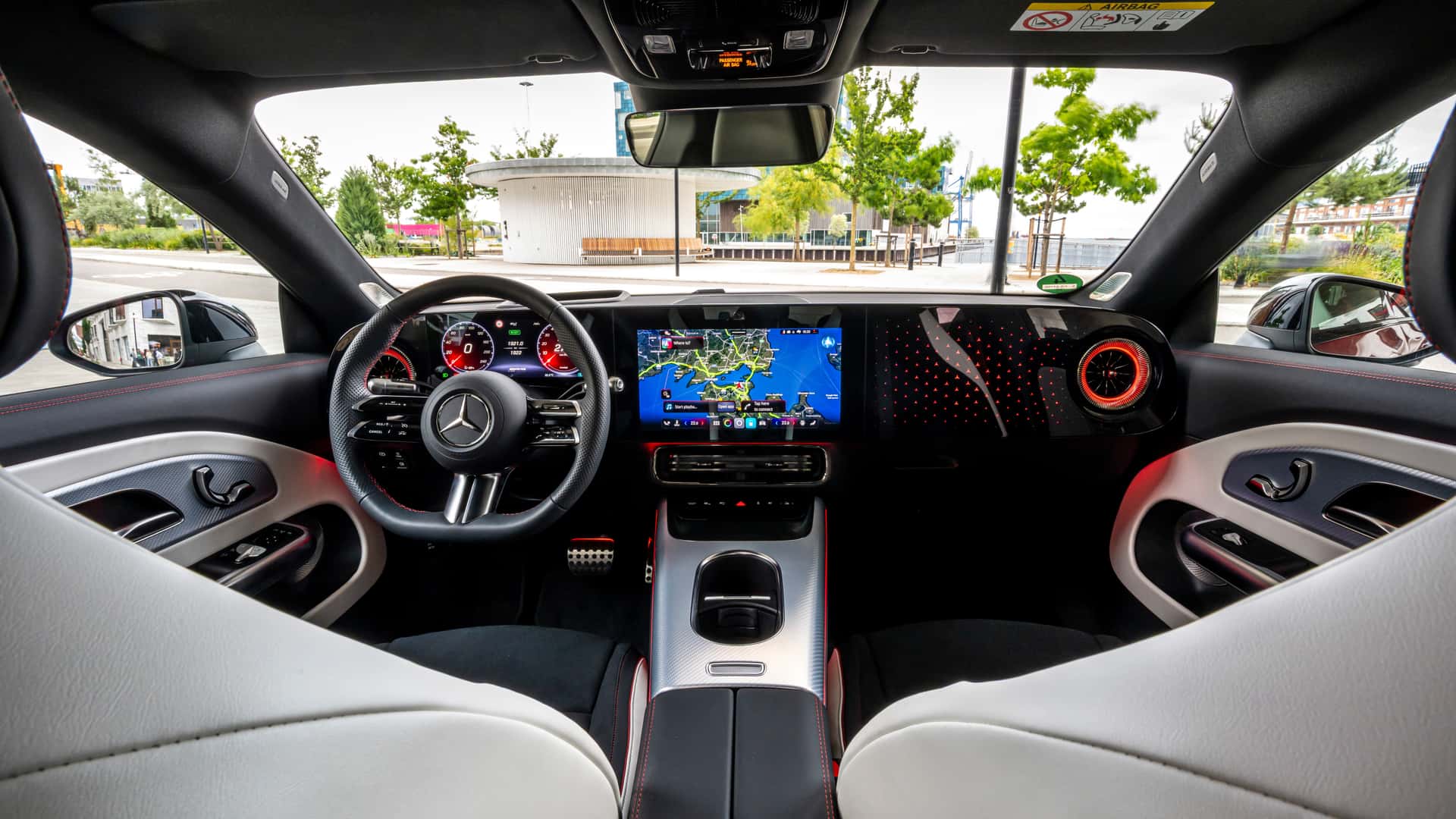 Mercedes-Benz resgata botões físicos nos painéis de seus carros