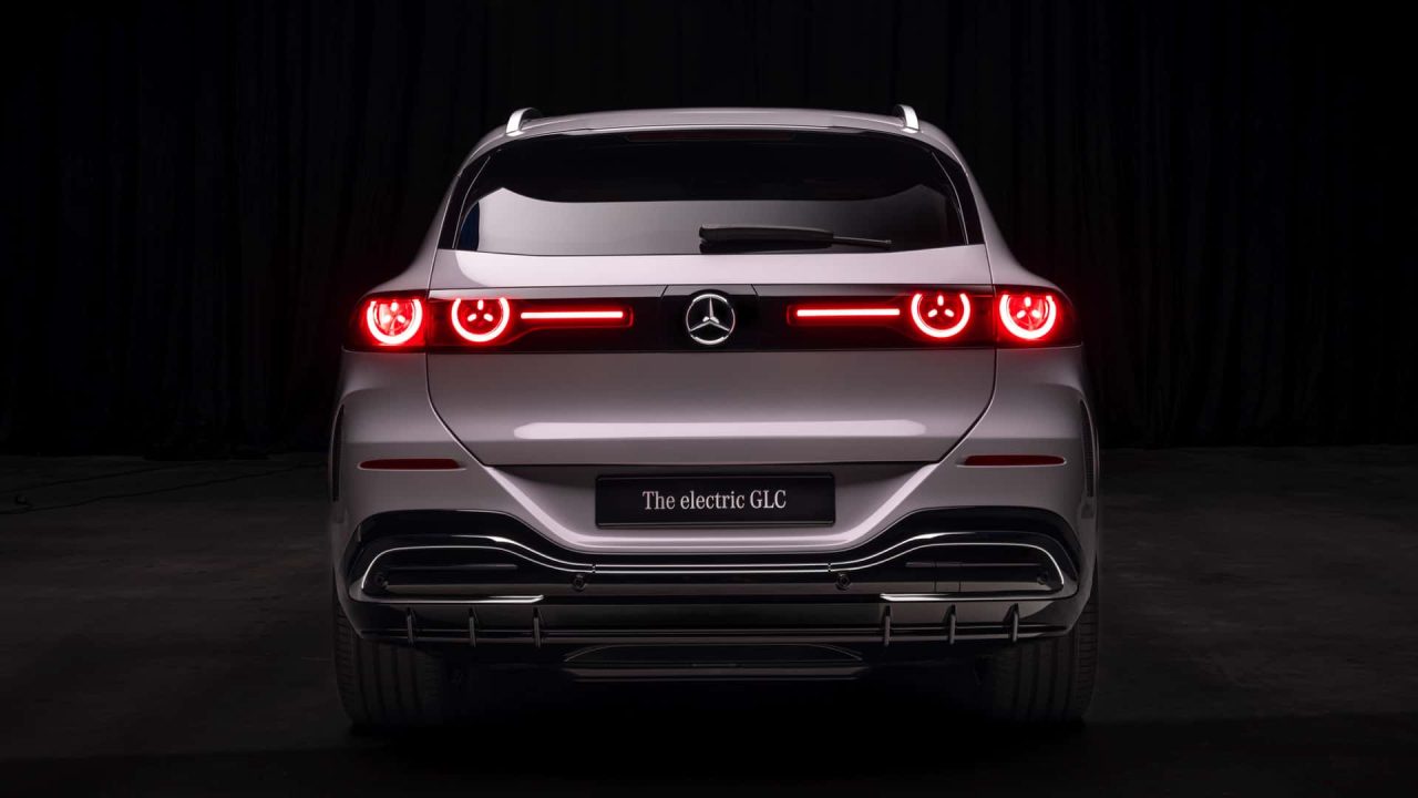 Mercedes-Benz resgata botões físicos nos painéis de seus carros