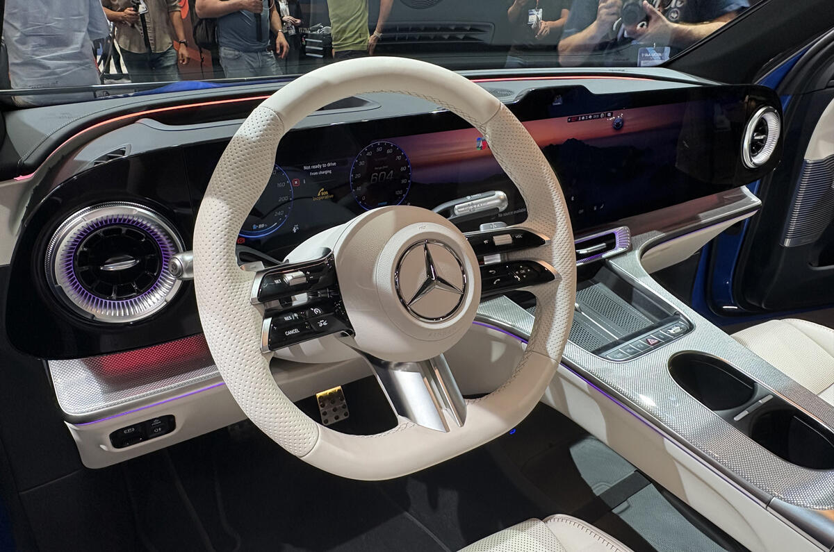 Mercedes-Benz resgata botões físicos nos painéis de seus carros