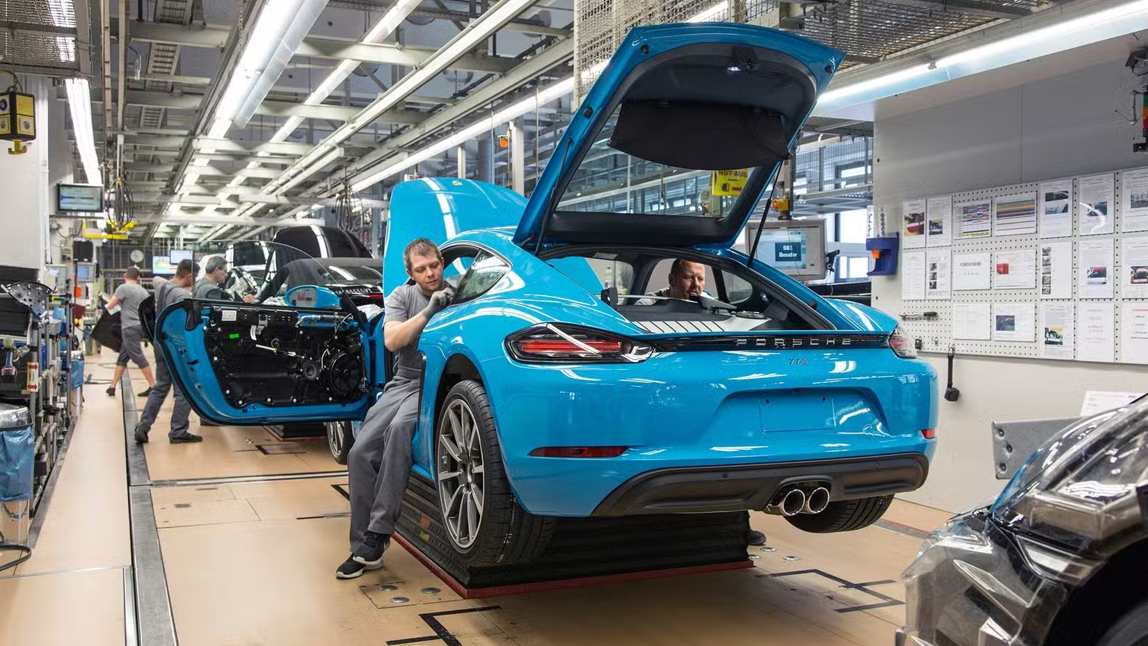 Porsche encerra pedidos dos 718 Boxster e Cayman