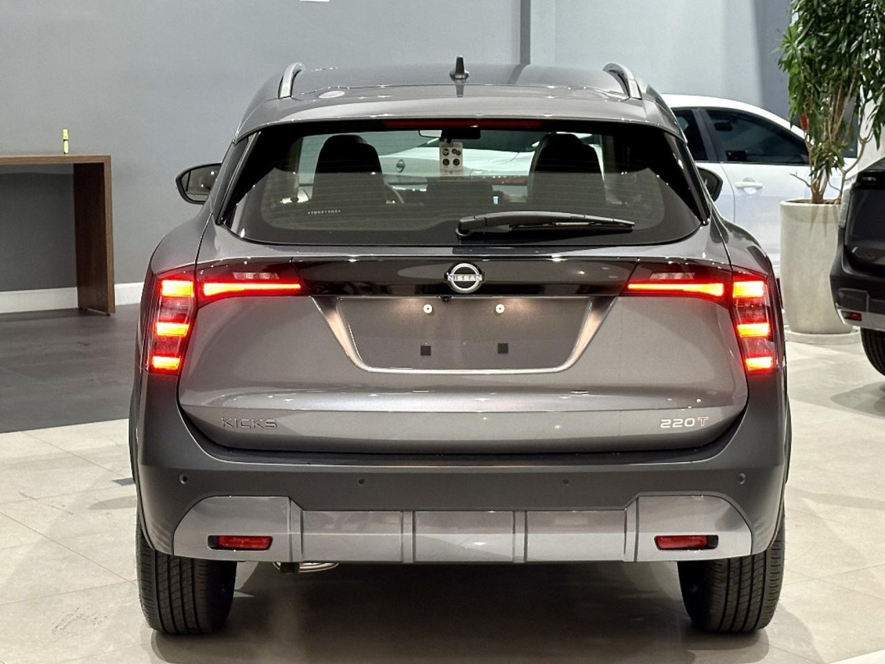 Nissan Kicks Platinum recebe desconto de R$ 21 mil para PcD em setembro