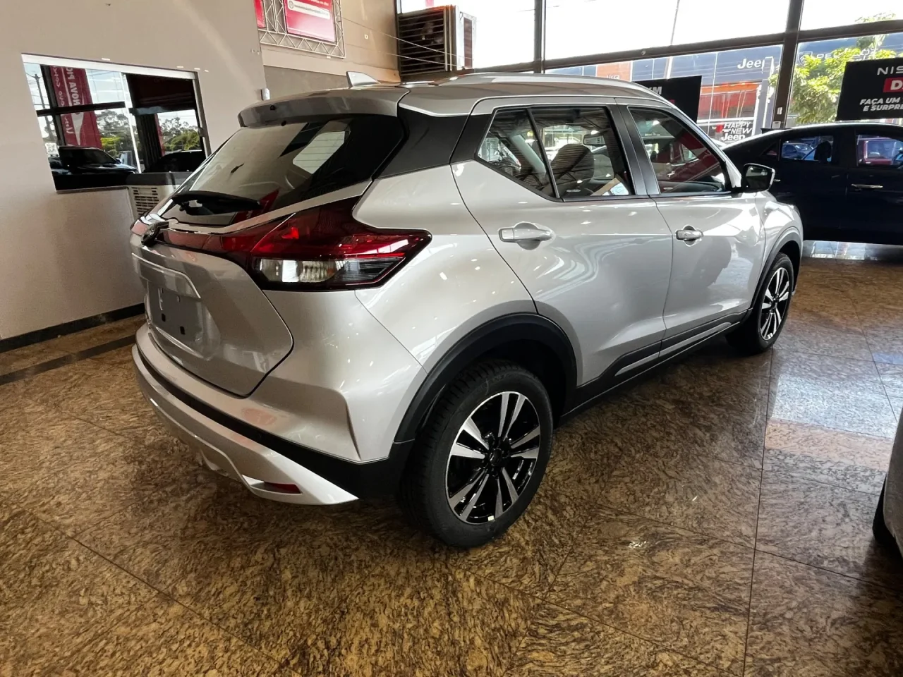 Nissan anuncia Kicks Play com desconto de R$ 27 mil em setembro