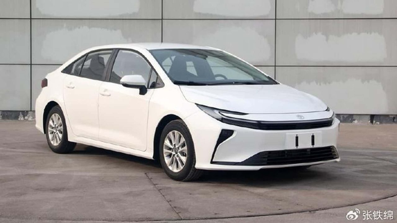 Toyota desenvolve novo SUV Coupé baseado no Corolla