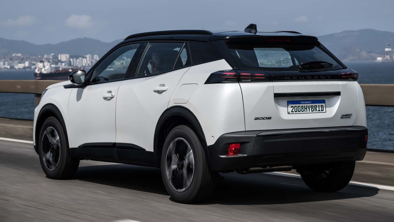 Peugeot 2008 2026 estreia híbrido e parte de R$ 133.990