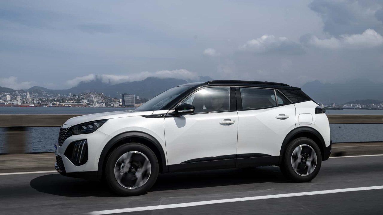 Peugeot 2008 2026 estreia híbrido e parte de R$ 133.990