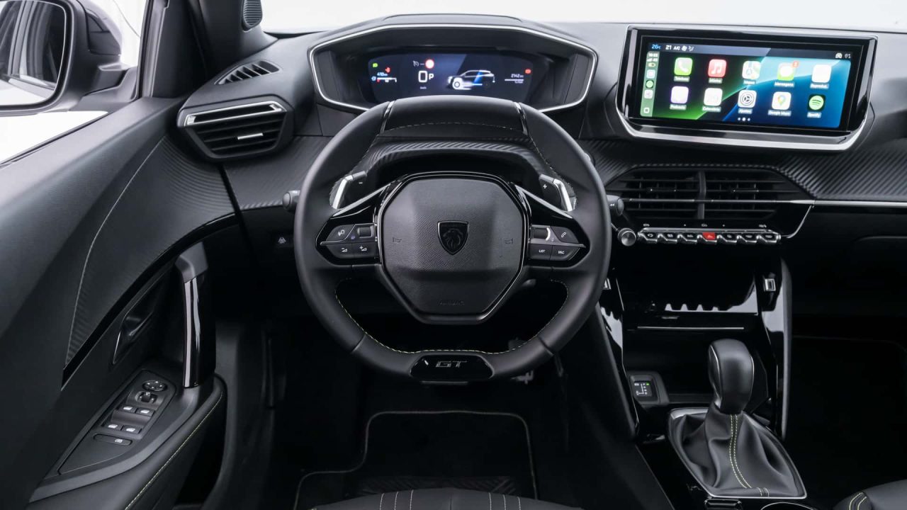 Peugeot 2008 2026 estreia híbrido e parte de R$ 133.990