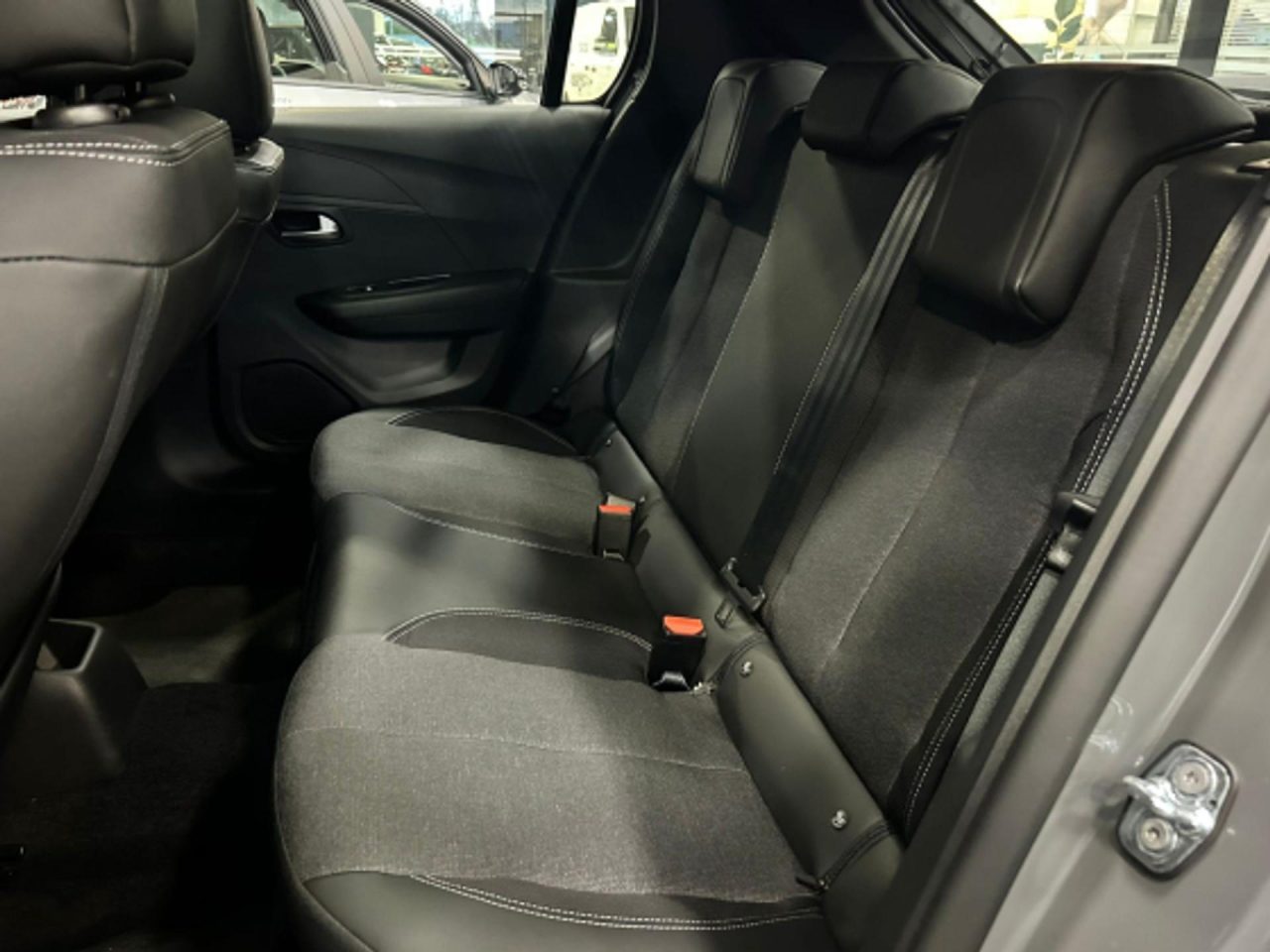 Peugeot 208 aposta em eficiência e equipamentos para atrair por R$ 100 mil