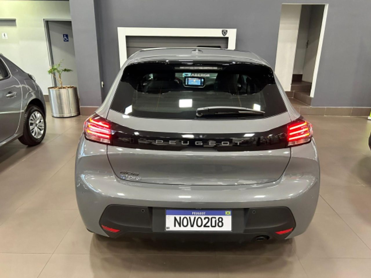 Peugeot 208 aposta em eficiência e equipamentos para atrair por R$ 100 mil