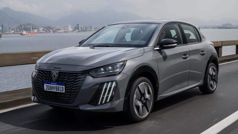 Peugeot 208 2026 adota híbrido leve dos Fiat Pulse e Fastback