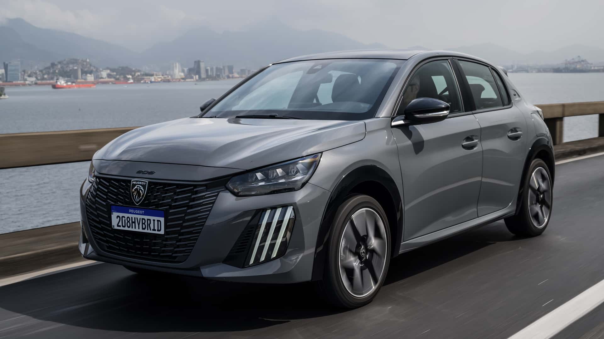 Peugeot 208 2026 adota híbrido leve dos Fiat Pulse e Fastback