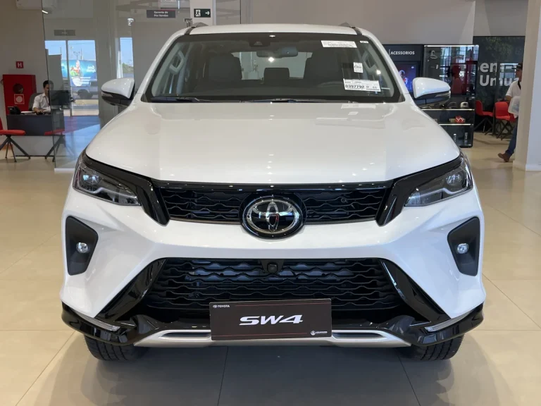 Toyota SW4 encarece até R$ 4.700 e parte de R$ 412.190