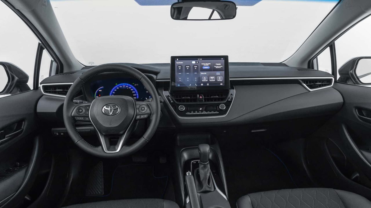 Toyota reajusta preços do Corolla 2026 em até R$ 2.900