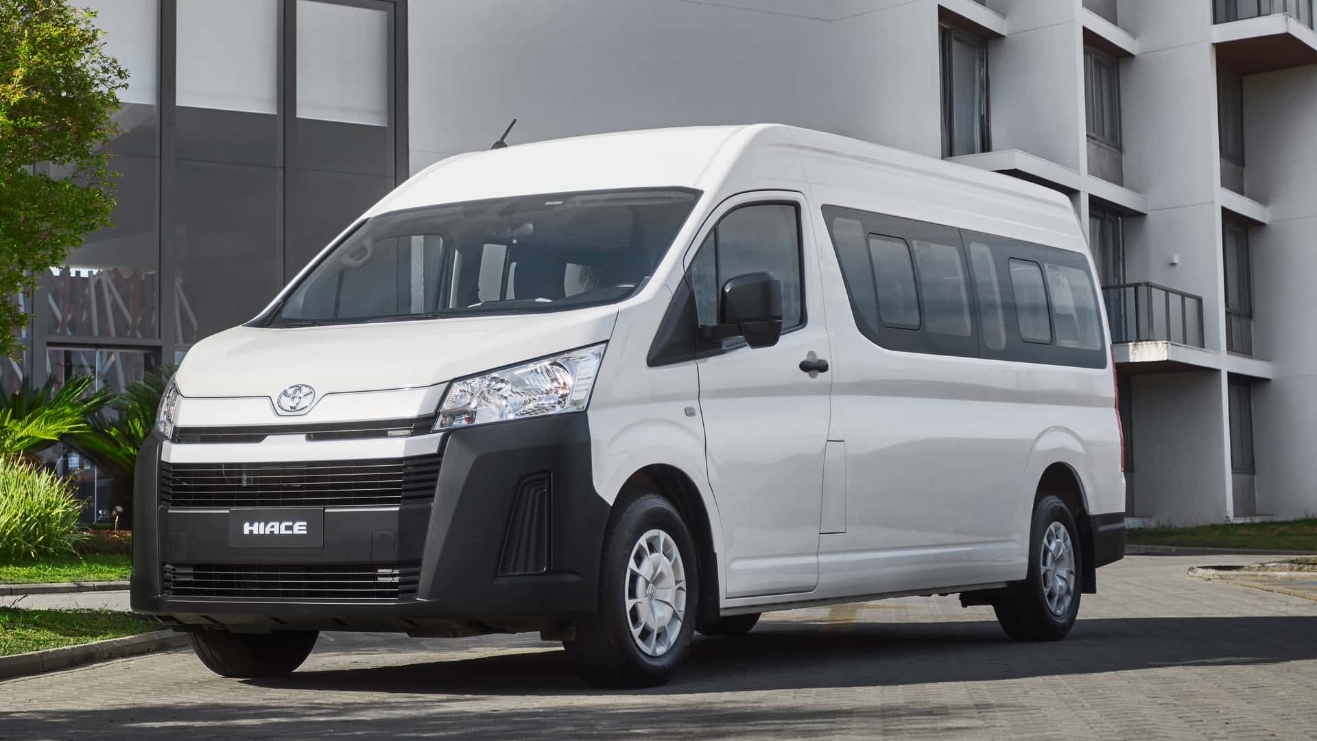 Toyota Hiace estreia no Brasil por R$ 364.990 e mira Fiat Ducato
