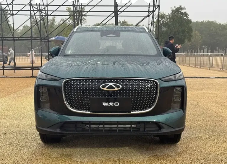 Chery Tiggo 8 ganha nova geração com mais espaço e design repaginado