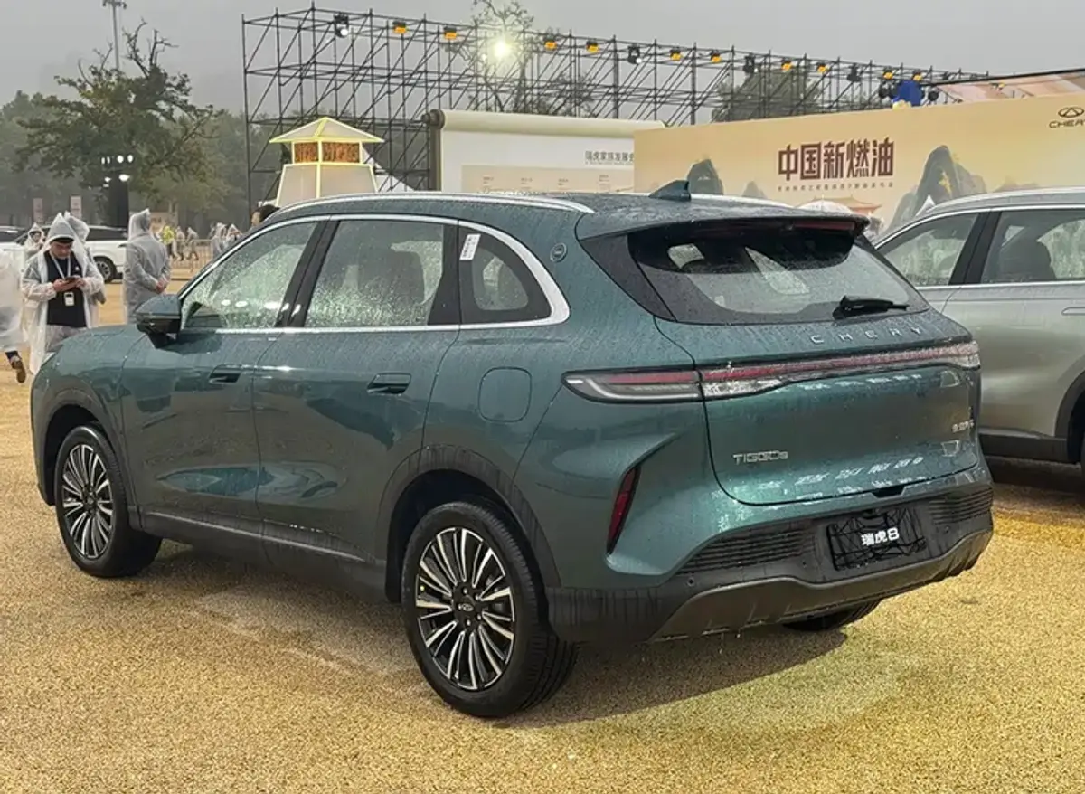 Chery Tiggo 8 ganha nova geração com mais espaço e design repaginado