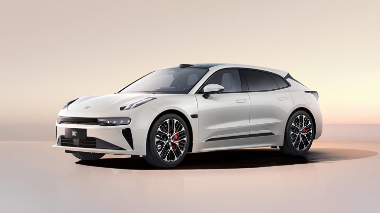 Zeekr 001 2026 estreia com 924 cv e até 810 km de alcance