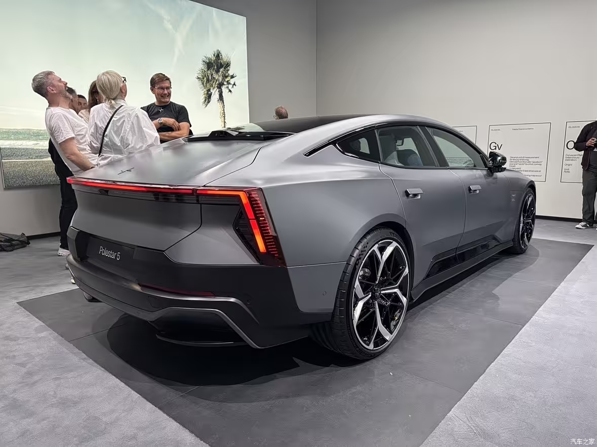 Polestar encerra operações físicas na China e aposta nas vendas online