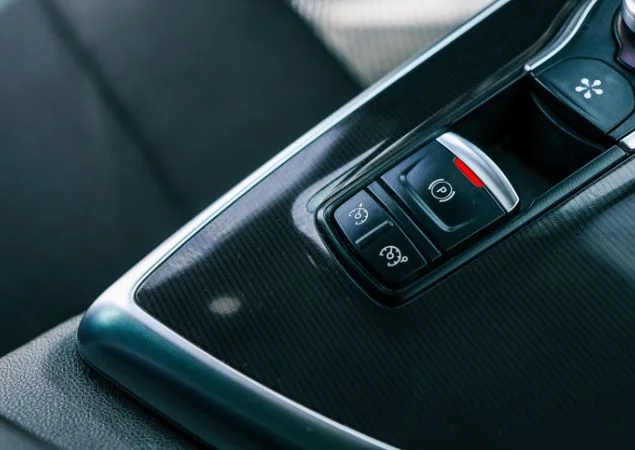 Freio eletrônico e Auto Hold: entenda como funciona a tecnologia