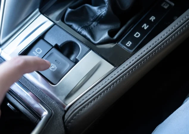 Freio eletrônico e Auto Hold: entenda como funciona a tecnologia