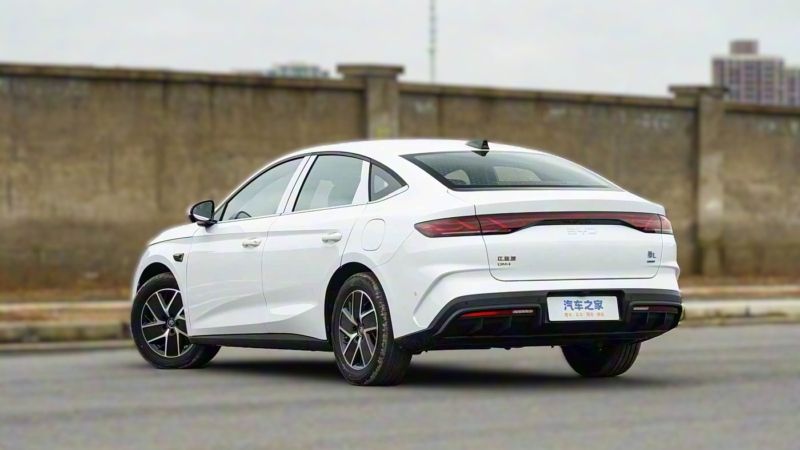 Irmão maior do King, BYD Qin L 2026 chega à China com alcance de 2.148 km