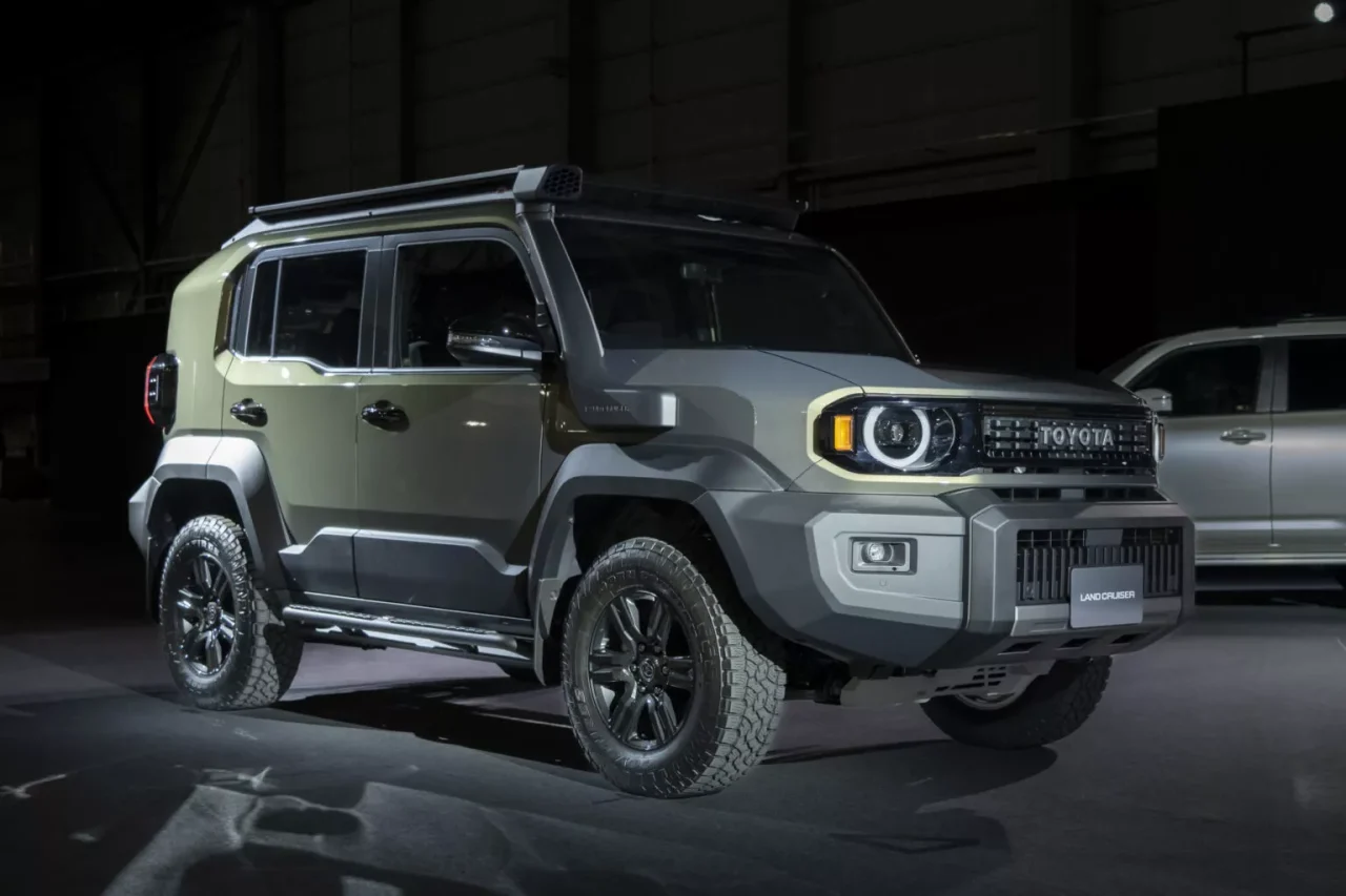 Toyota lança novo “Bandeirante” com base da Hilux e porte menor que o SW4