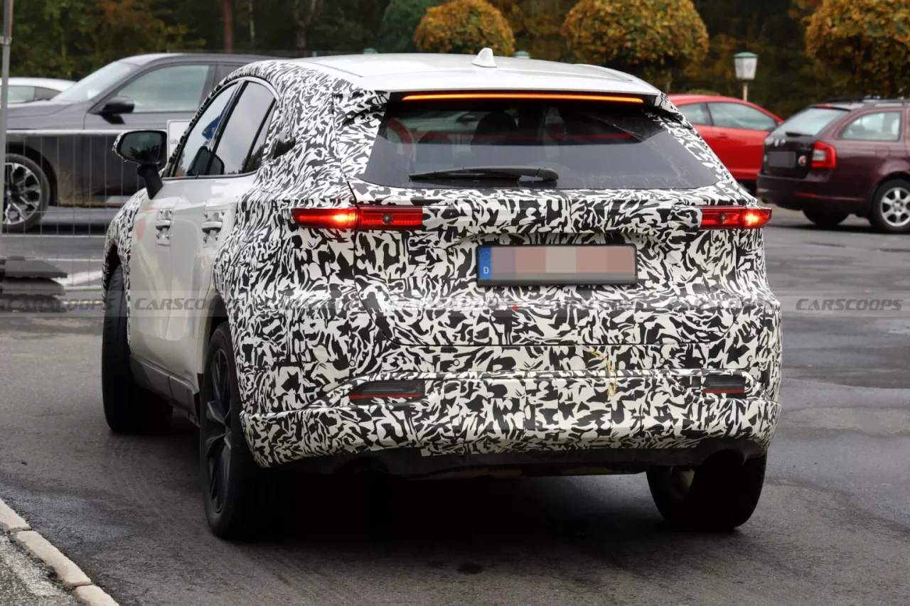 SUV cupê da Toyota é flagrado na Europa e deve ganhar produção no Brasil