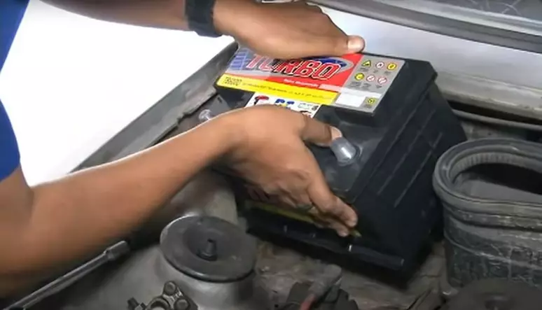 Descubra em quanto tempo a bateria do carro pode te deixar na mão